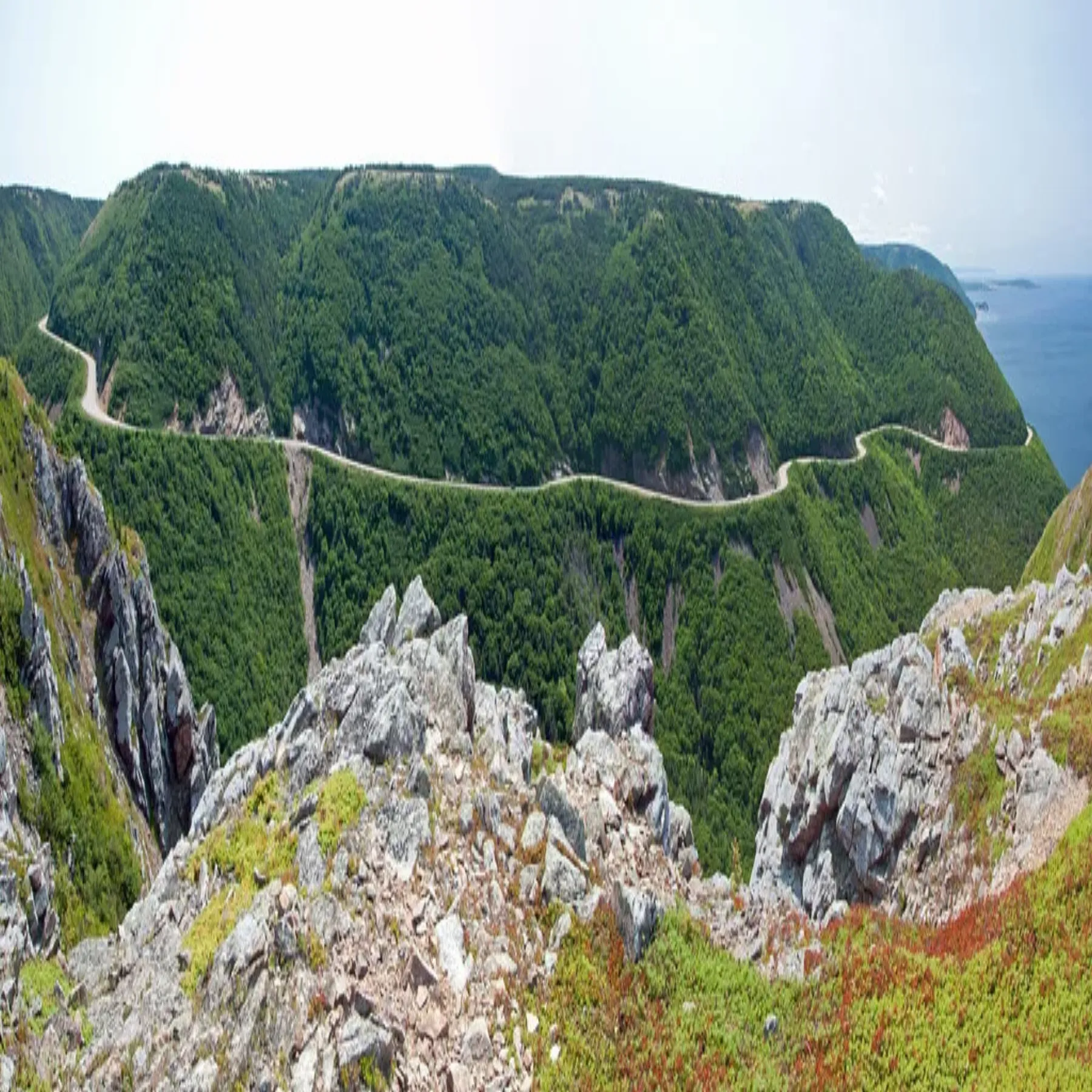 Skyline Trail recorre una cresta expuesta sobre la costa de Cape Breton.
