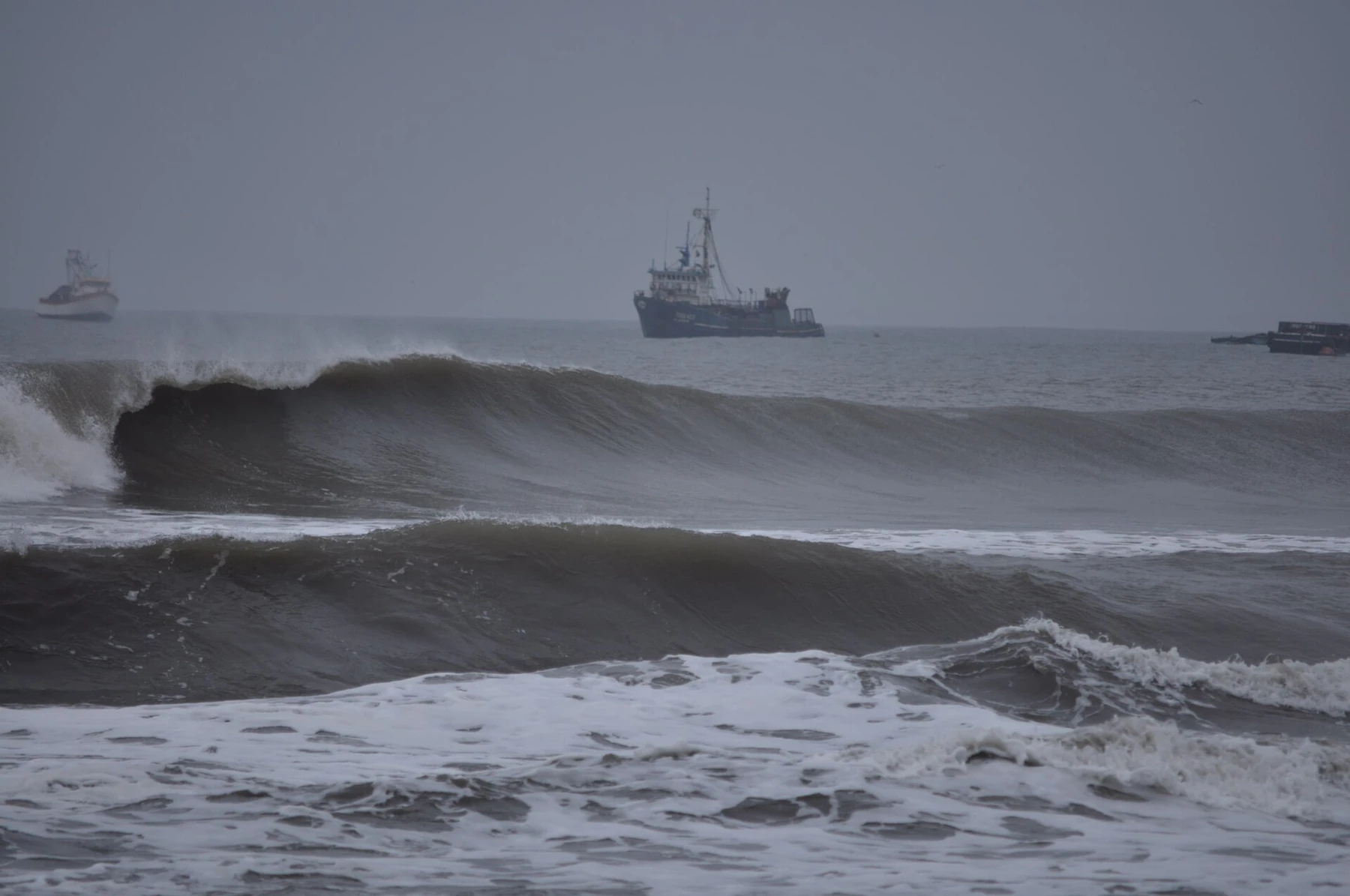 Long breaking waves rolling toward Puerto Chicama, Peru.