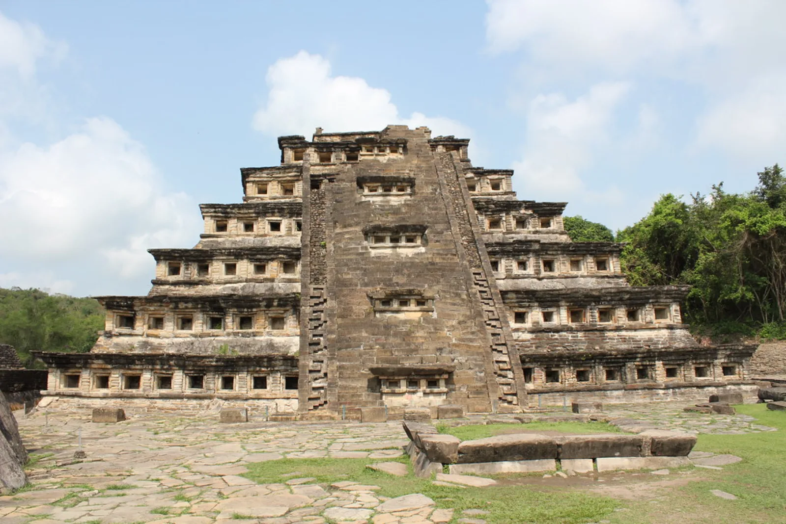 La Pirámide de los Nichos de El Tajín.
