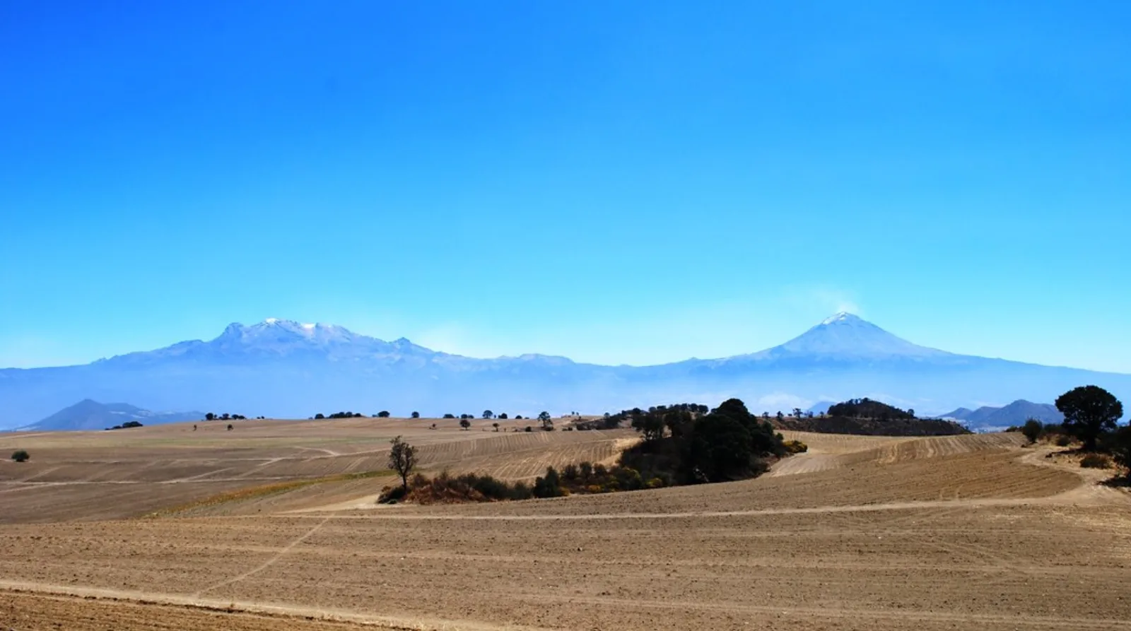 Iztaccíhuatl and Popocatépetl seen from the Mexican highlands.