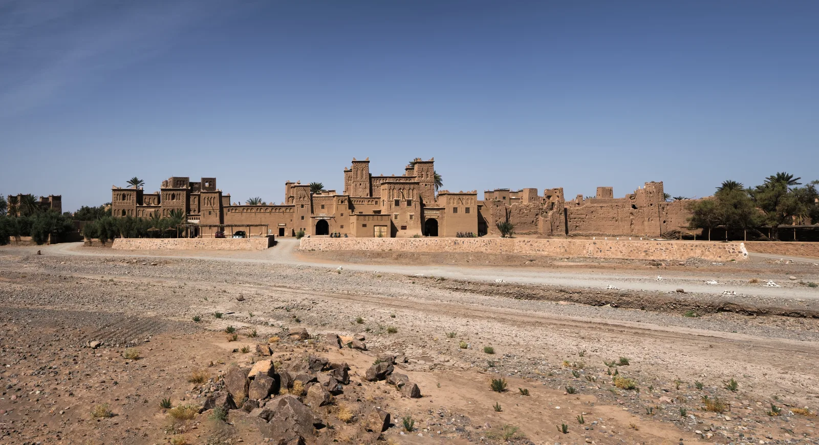 Las torres y los muros de tierra de la kasba Amridil, en el oasis de Skoura.